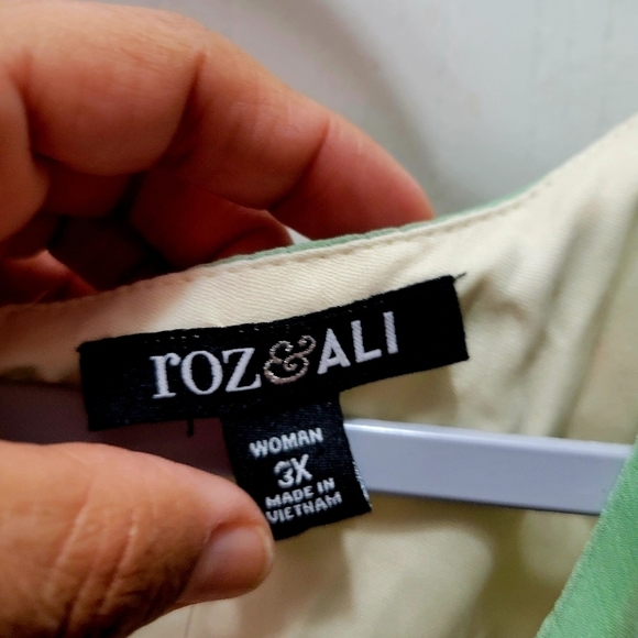 Roz & Ali Long Sleeve Pleated Blouse Floral 3 xl NWT - Picture 4 of 11